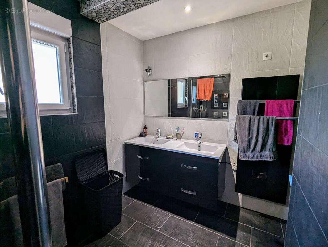 Maison à LA GUERCHE-SUR-L&#039;AUBOIS