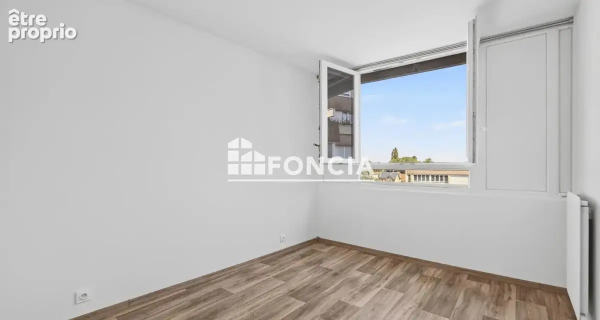 Opportunité : appartement T3 rénové avec balcon et parking, avenue Carnot à Trappes, aux portes de la gare - photo 4