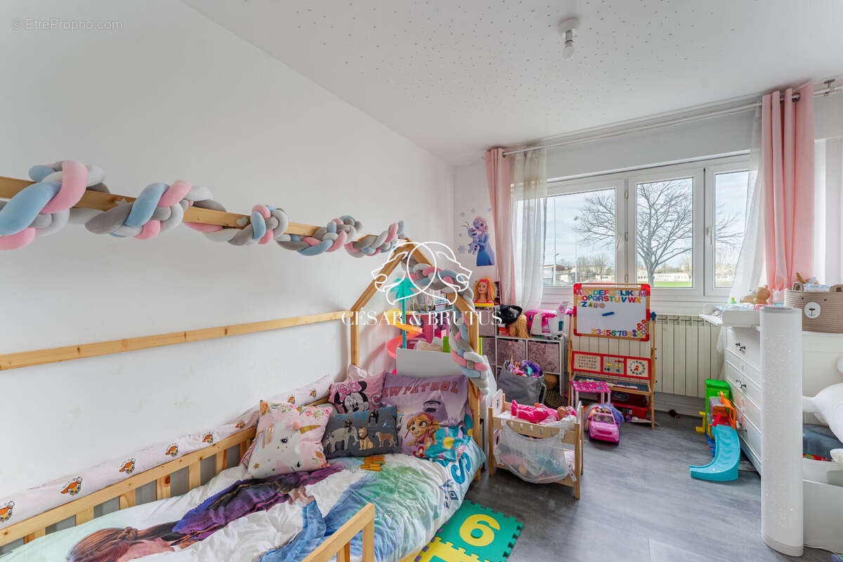 Appartement à DECINES-CHARPIEU