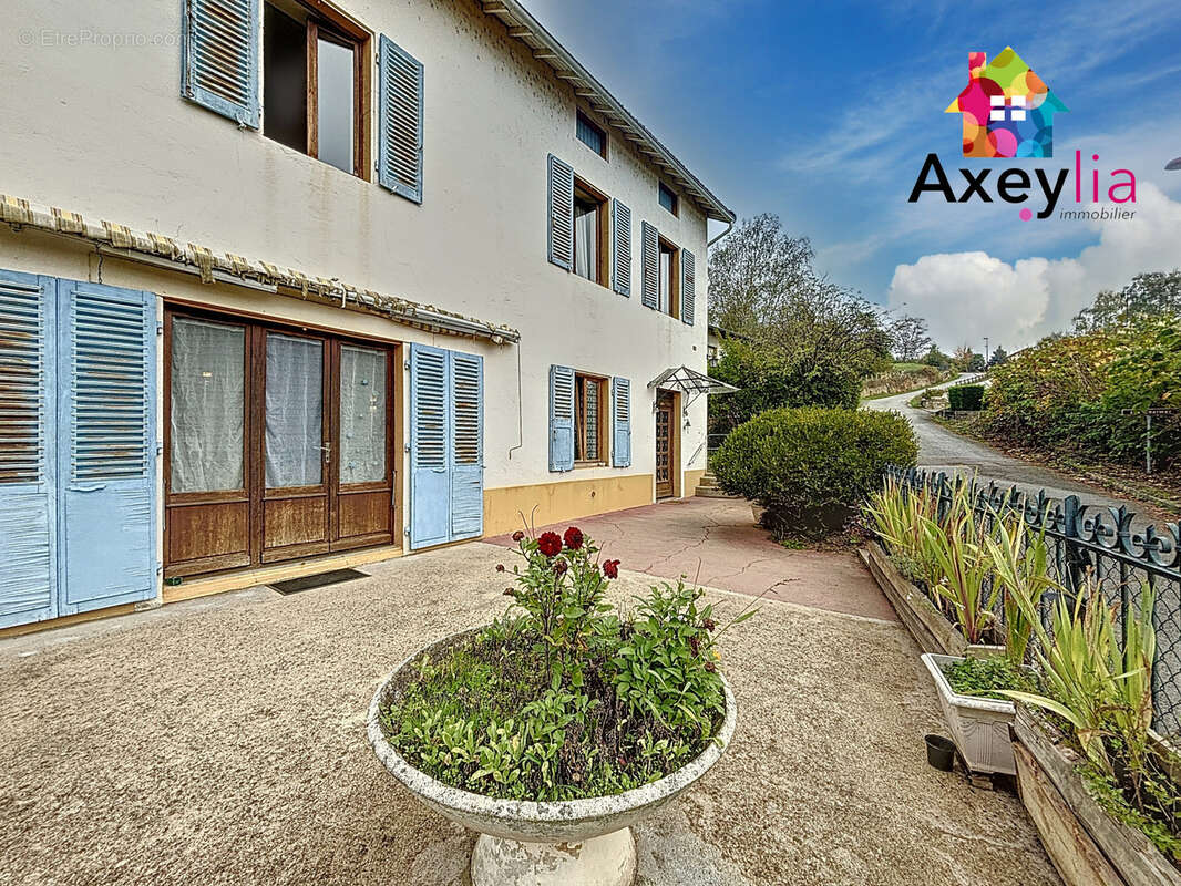 Maison à POUILLY-SOUS-CHARLIEU