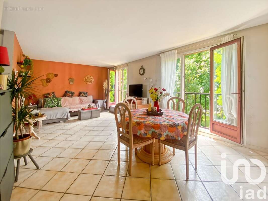 Photo 2 - Appartement à BRIE-COMTE-ROBERT