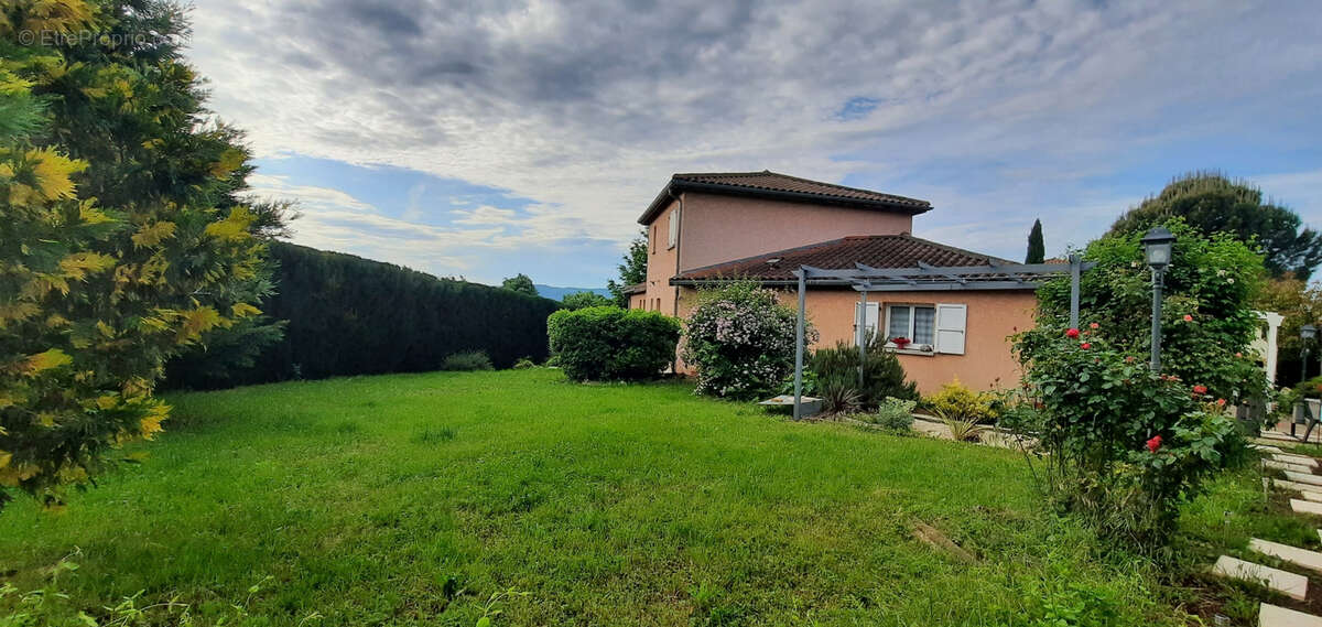 Maison à LUCENAY