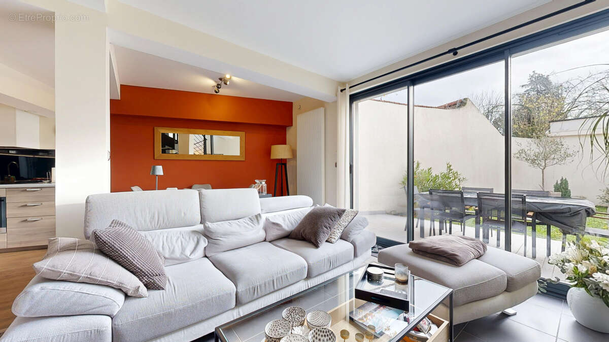 Maison à NEAUPHLE-LE-CHATEAU