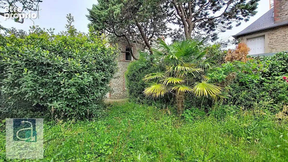 DINARD : Élégante demeure ancienne à réinventer, à deux pas des plages et du port avec jardin intime ! - photo 13