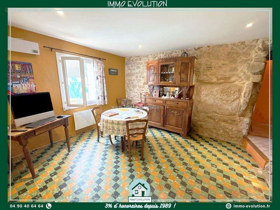 Maison à UCHAUX