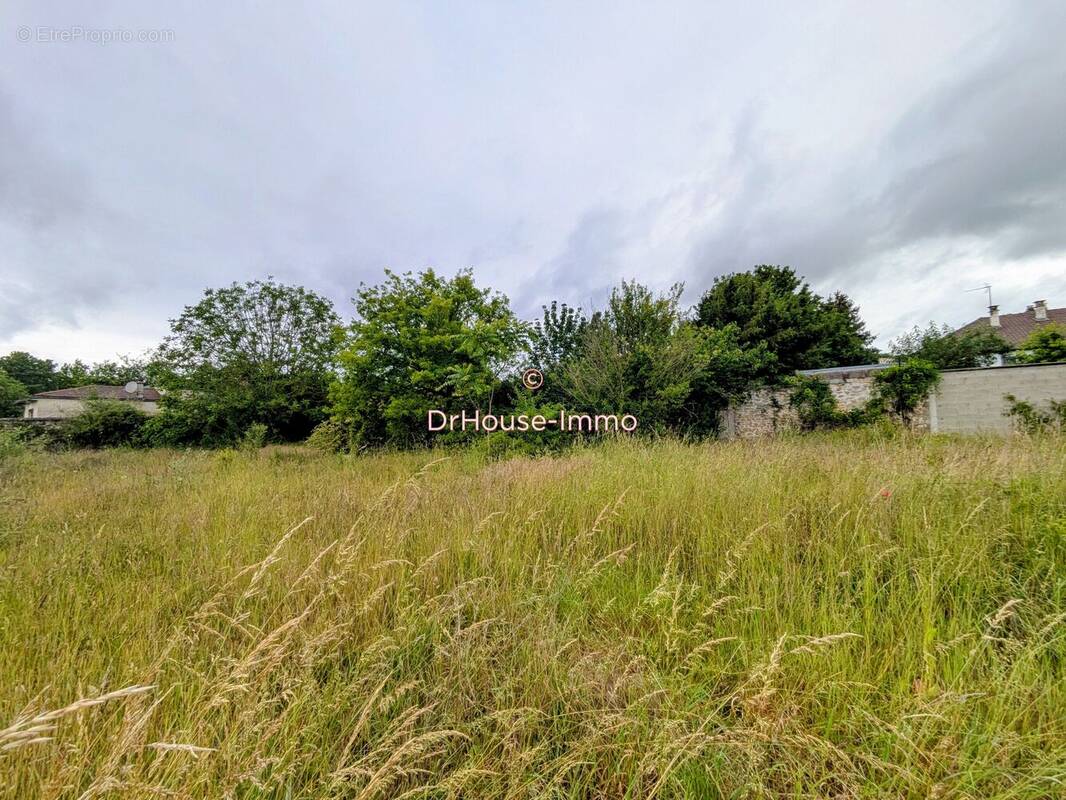 Terrain 1201 m² à Limay  - photo 2