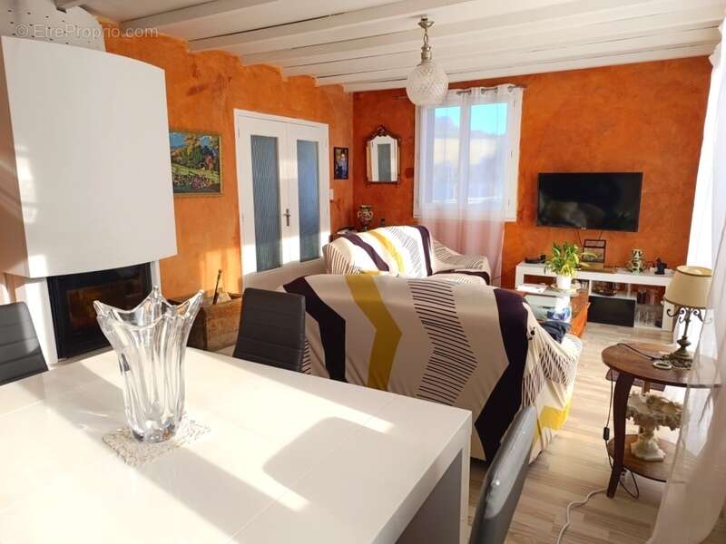 Maison à LES BORDES