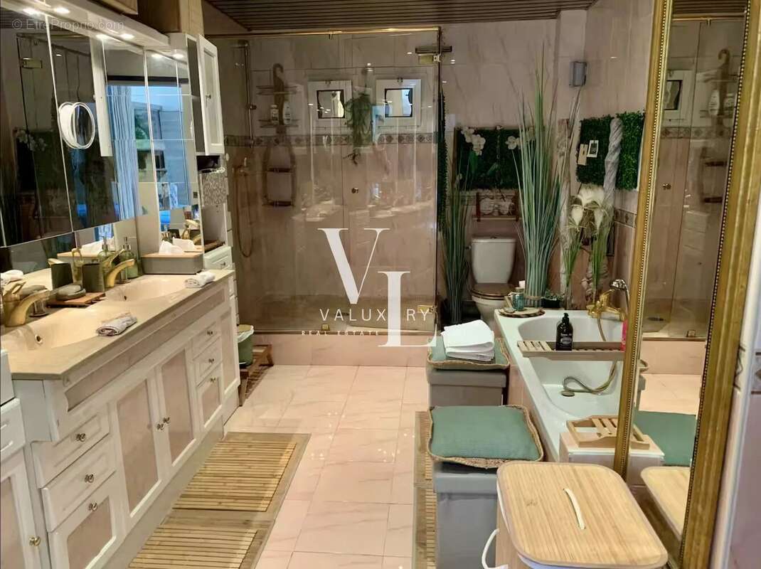 Appartement à COGOLIN