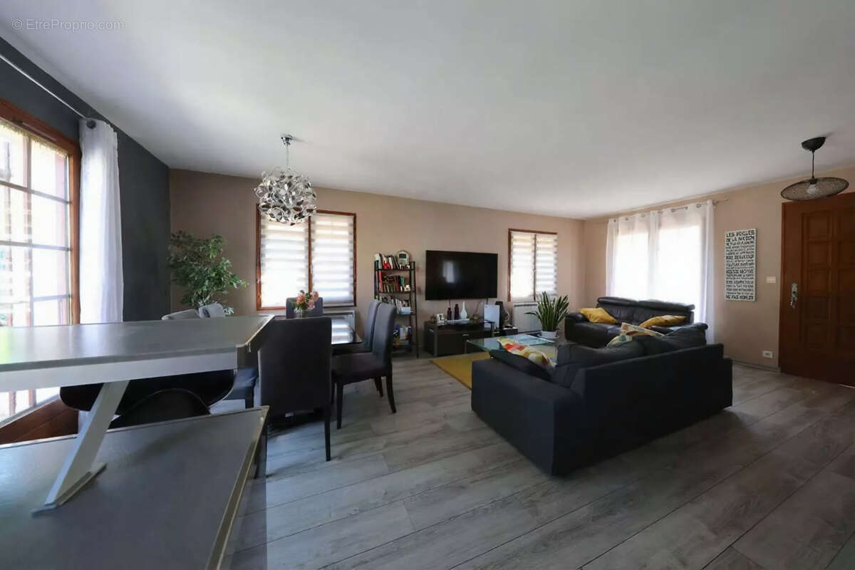 Maison à COURCOURONNES