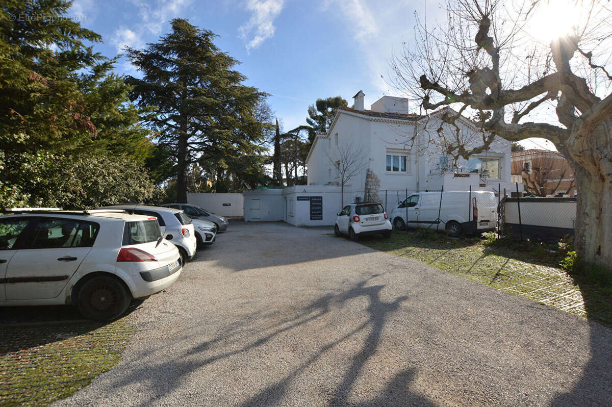 Commerce à MARSEILLE-12E