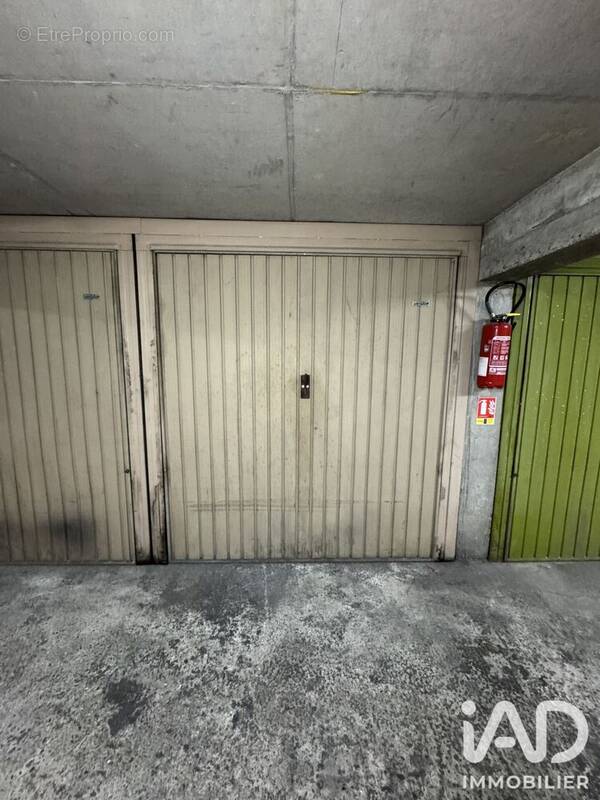 Photo 1 - Parking à PARIS-18E