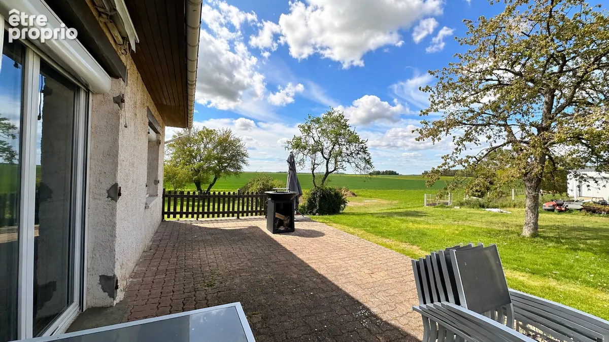 Pavillon lumineux au calme avec vue dégagée et beau potentiel - photo 5