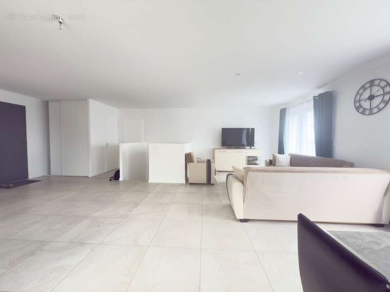 Maison à LES MARTRES-DE-VEYRE