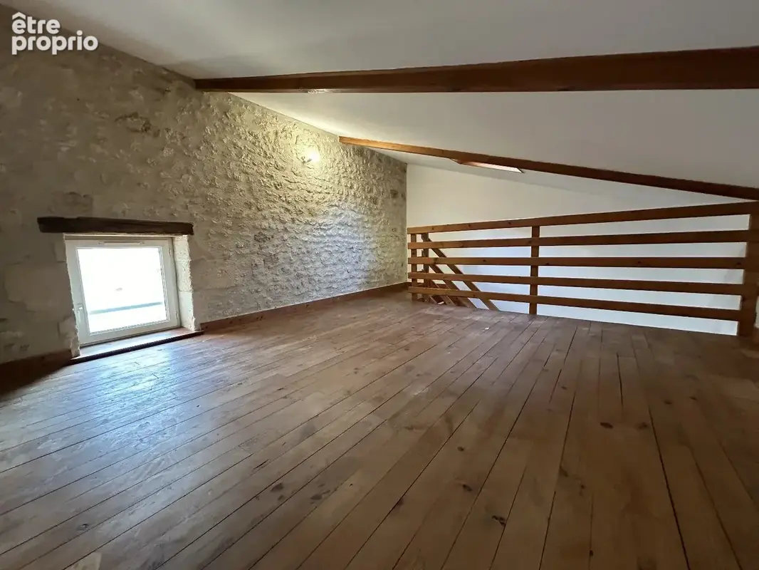 Maison de ville ancienne rénovée avec cachet et dépendance - photo 7