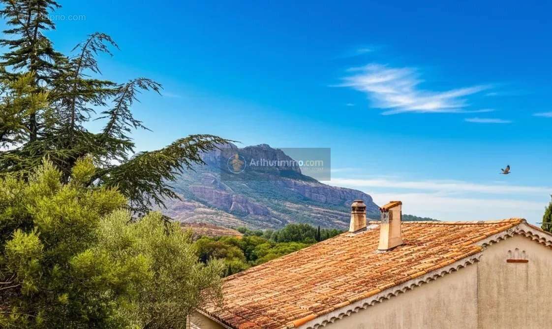 Maison à ROQUEBRUNE-SUR-ARGENS