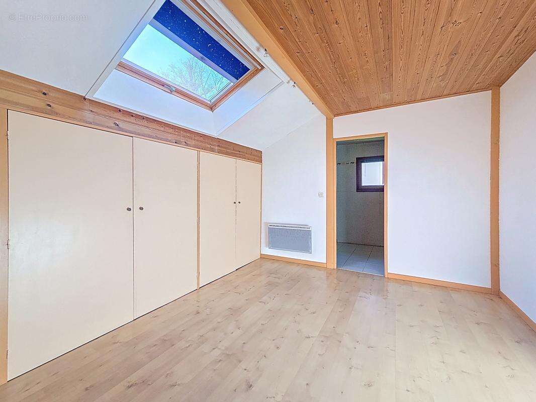 Maison à LA ROCHE-SUR-FORON