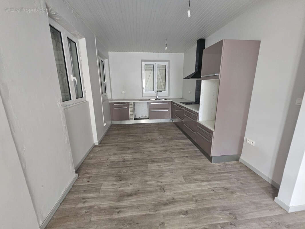 Commerce à BASSE-POINTE