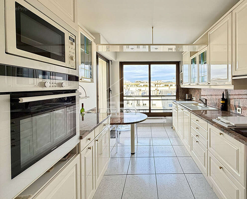 Appartement à LEVALLOIS-PERRET
