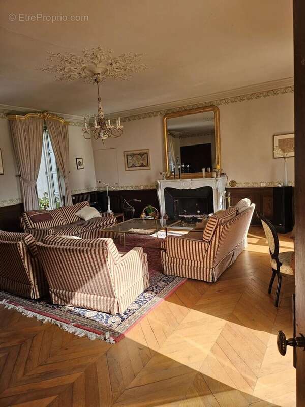 Château Historique à Moulins-Engilbert - photo 14