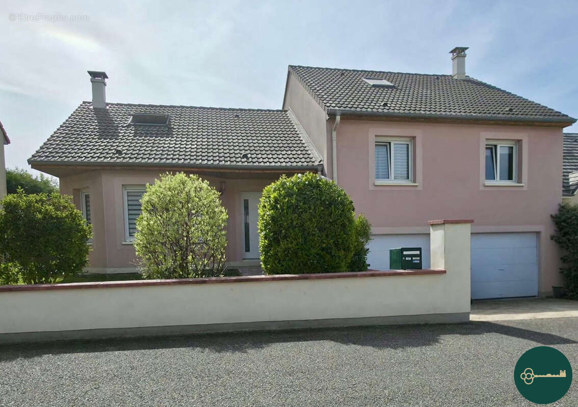 Maison à VELAINE-EN-HAYE