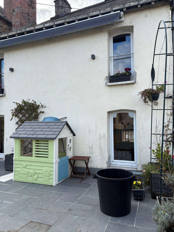 Maison à AMBRIERES-LES-VALLEES