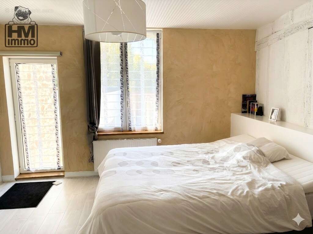 Maison à SAINT-LEONARD-DE-NOBLAT