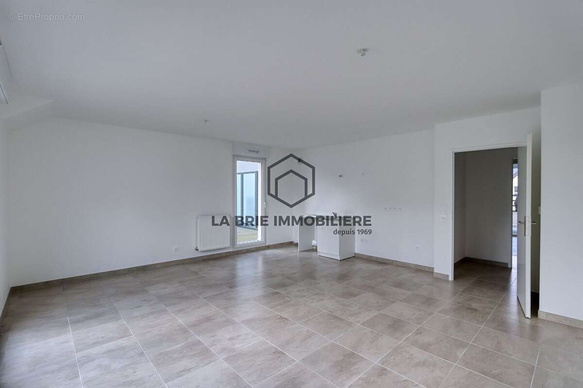 Appartement 63 m² à Emerainville  - photo 3