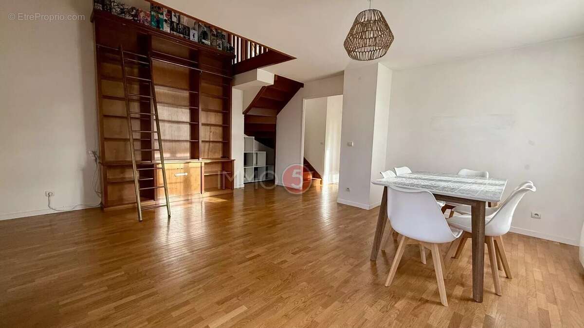 Appartement à LES PAVILLONS-SOUS-BOIS