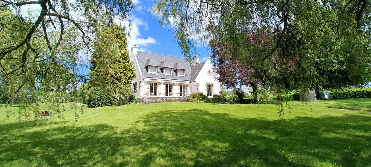 Maison 7 pièces 180 m² · à Plumergat · 180 m² · 449 000 €