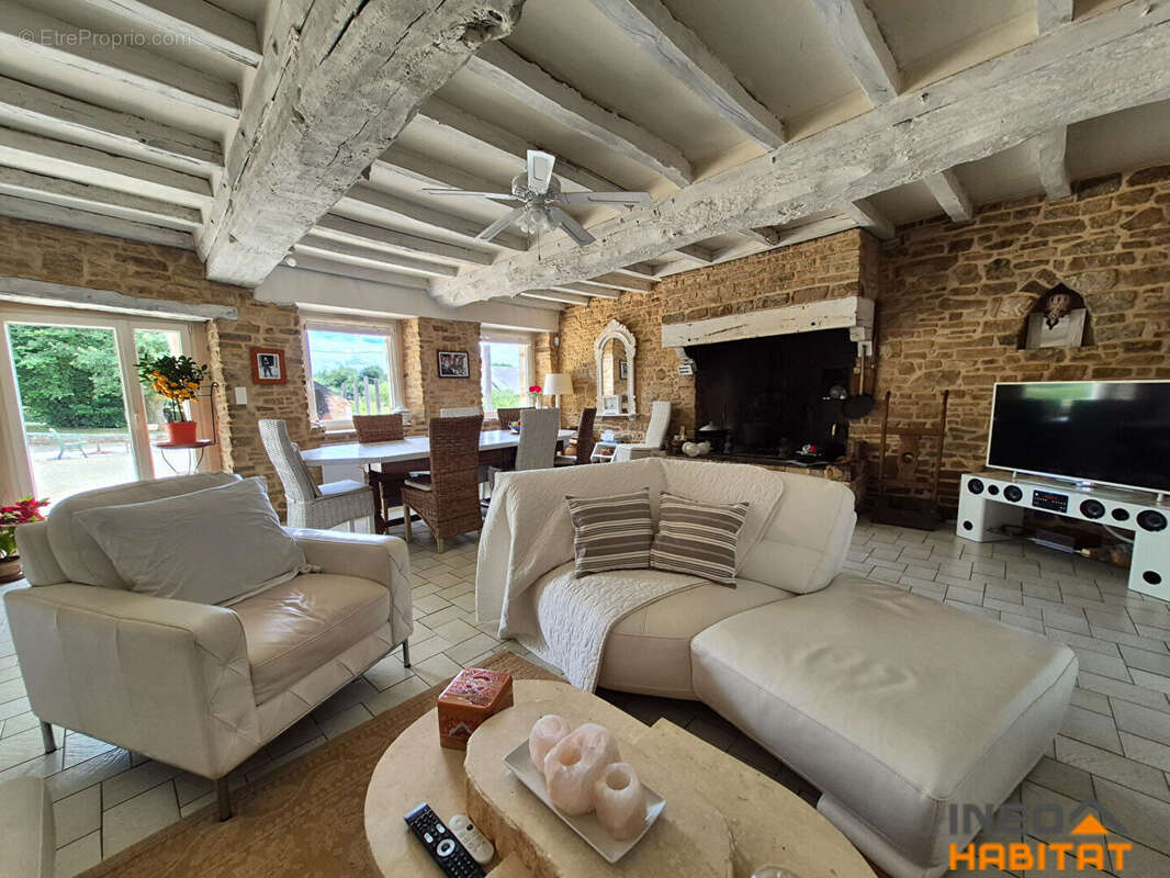 Maison à BOURG-DES-COMPTES