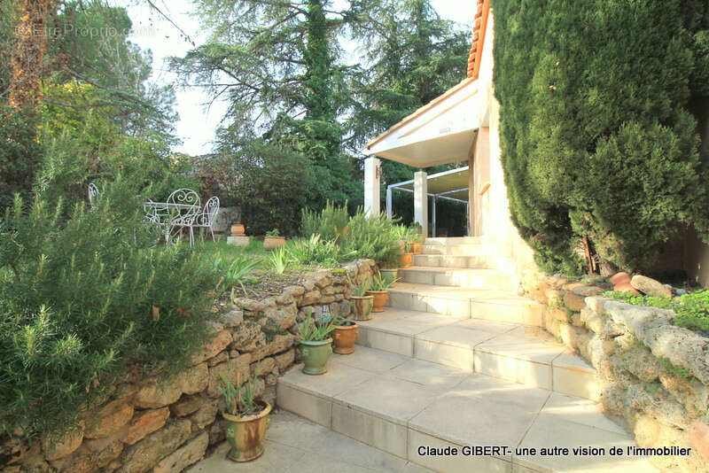 Maison à POUSSAN