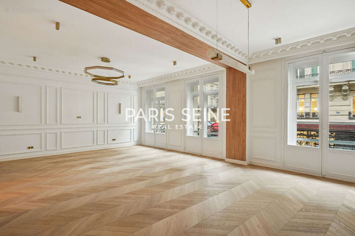 Appartement à PARIS-8E