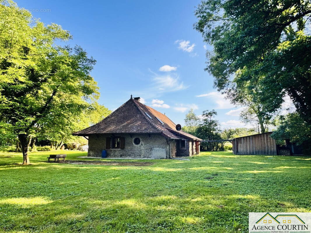 Maison à FRANGY-EN-BRESSE