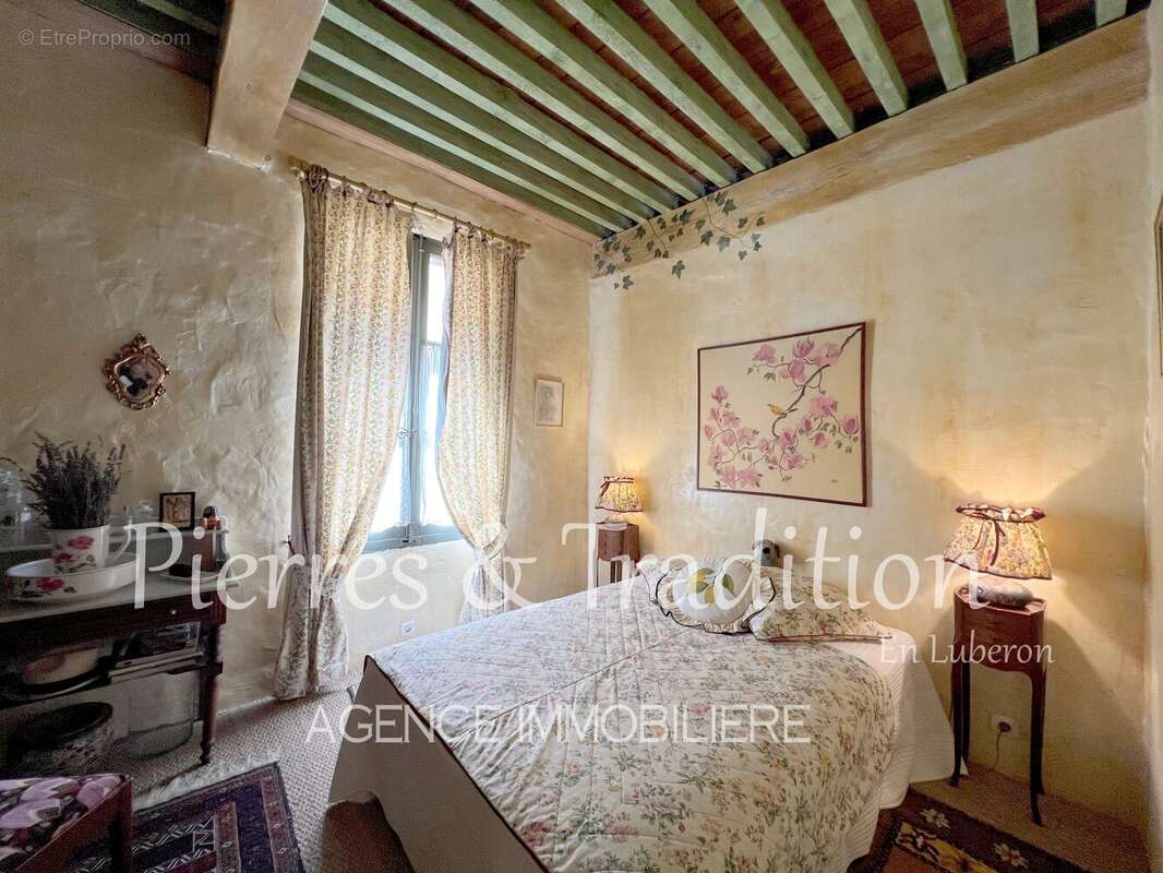 Saignon, grande maison de village avec local commercial et terrasse - photo 7