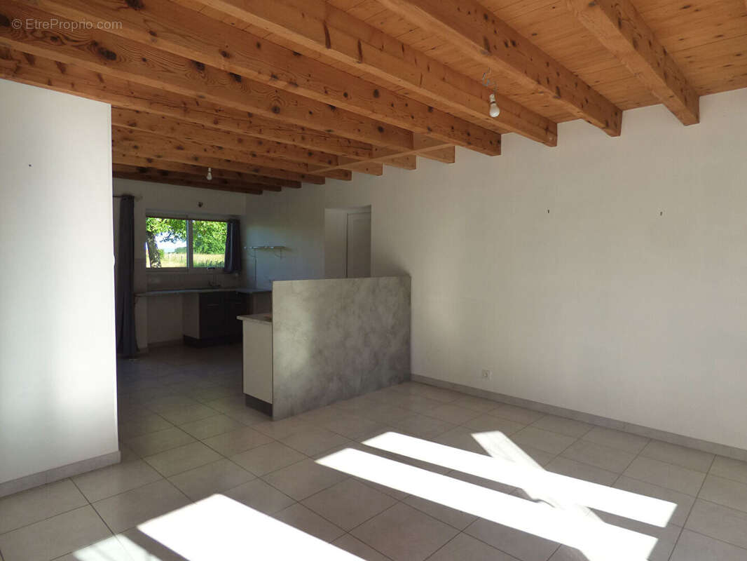 Maison ancienne et dépendances et 2 896 m² de terrain - photo 3