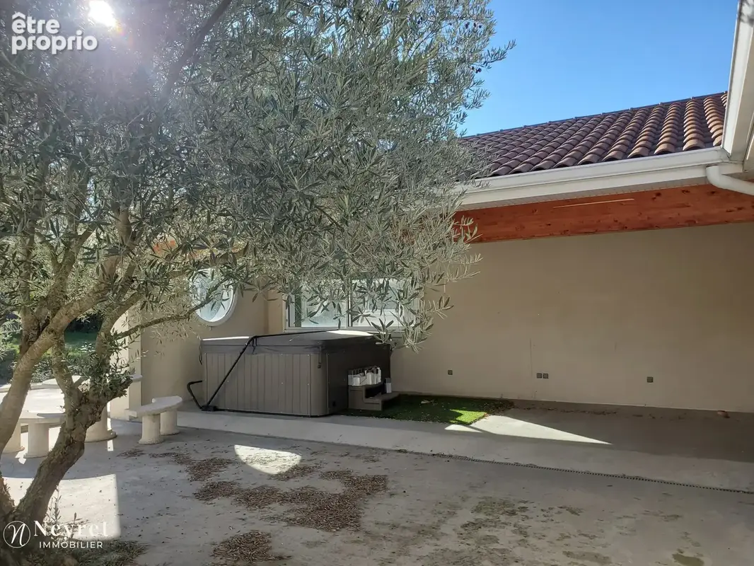 Maison 8 pièces 202 m² à vendre à Saint-Medard-En-Forez (42330) - photo 9