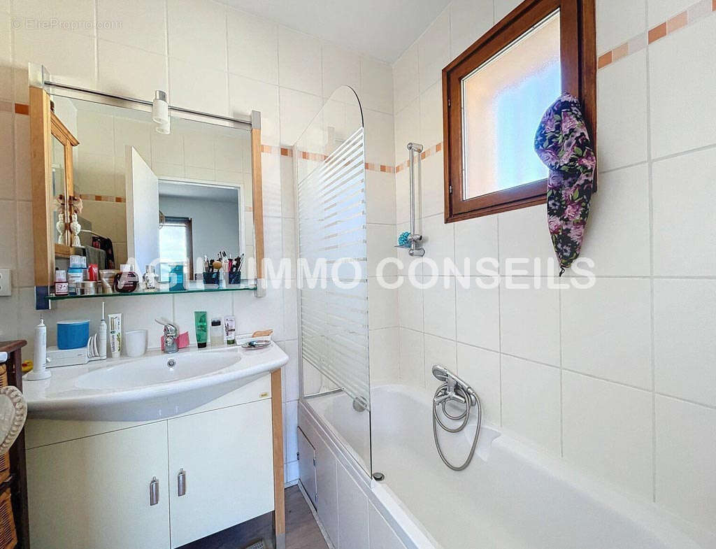 Appartement à PUGET-SUR-ARGENS