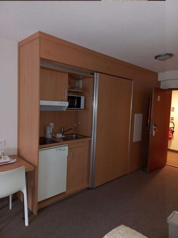 cuisine équipée - Appartement à REIMS