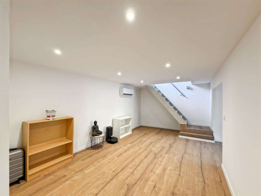 Maison à NOTRE-DAME-DE-SANILHAC