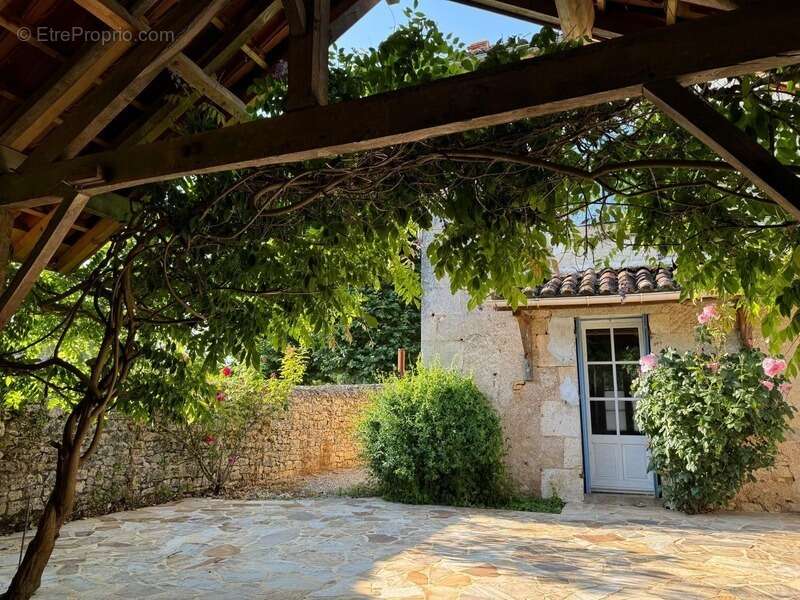 Maison à SAINT-FRONT-LA-RIVIERE