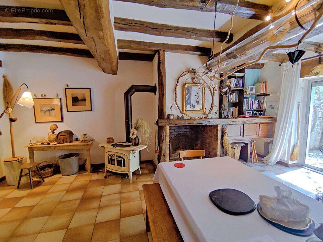 Maison à TOURNON-SAINT-PIERRE