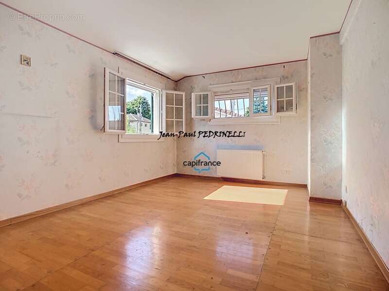 Maison à SAINT-GENIS-LAVAL