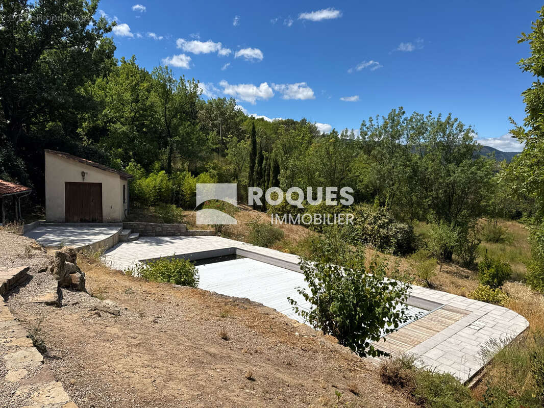 Soubès, villa indépendante F4 d'une surface habitables de 108 m2 habitables sur 4500 m2 de terrain, bon état g - photo 3