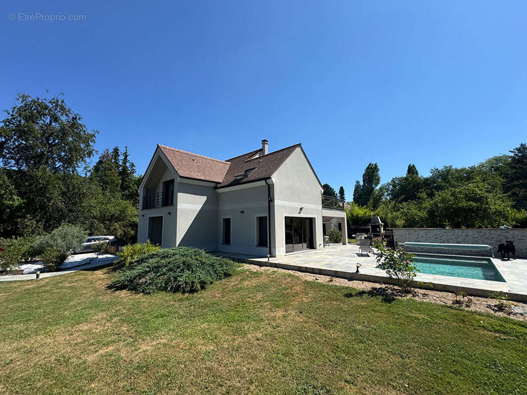 Maison d'Architecte  avec piscine chauffée Saint Remy L'Honore 10 pièces 317 m2 - photo 2