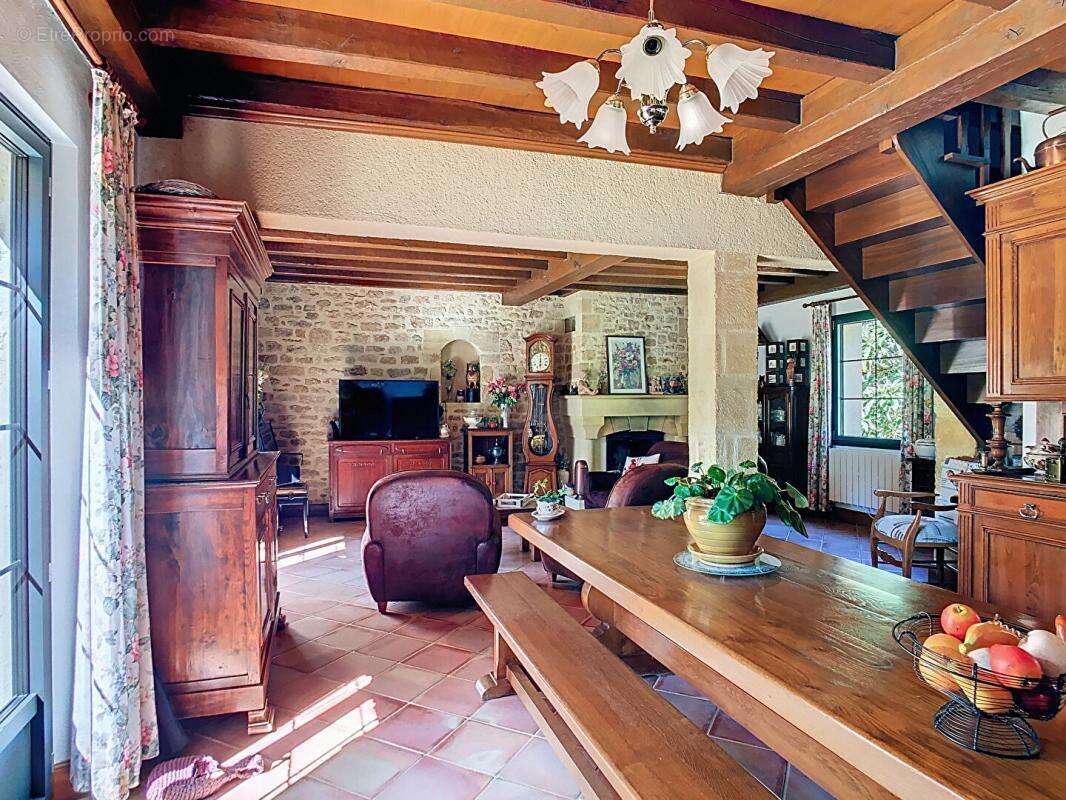 Maison à BEYNAC-ET-CAZENAC