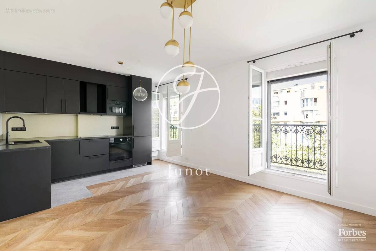 Appartement à PARIS-10E