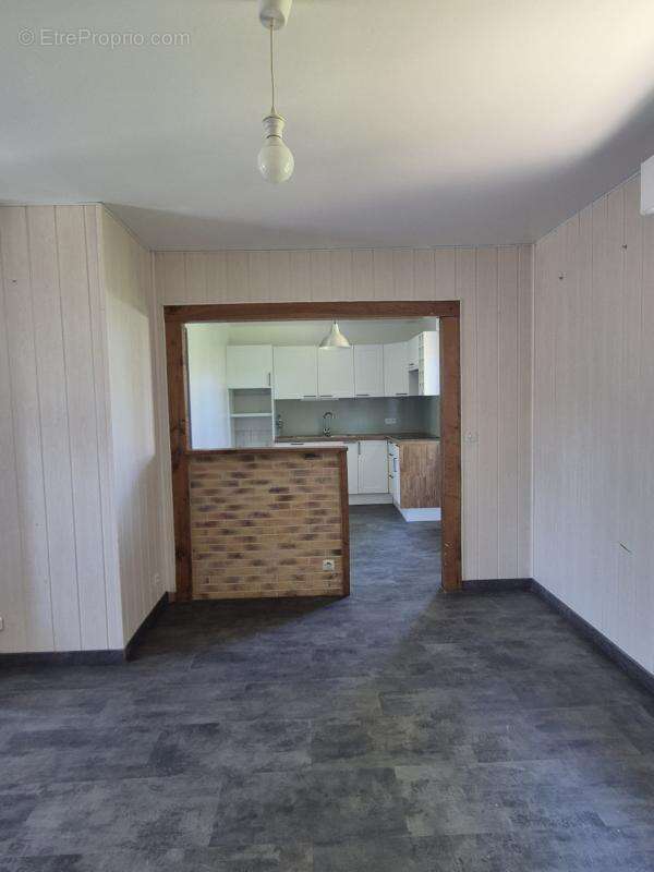 Maison traditionnelle sur sous sol complet 4 chambres jardin - photo 2