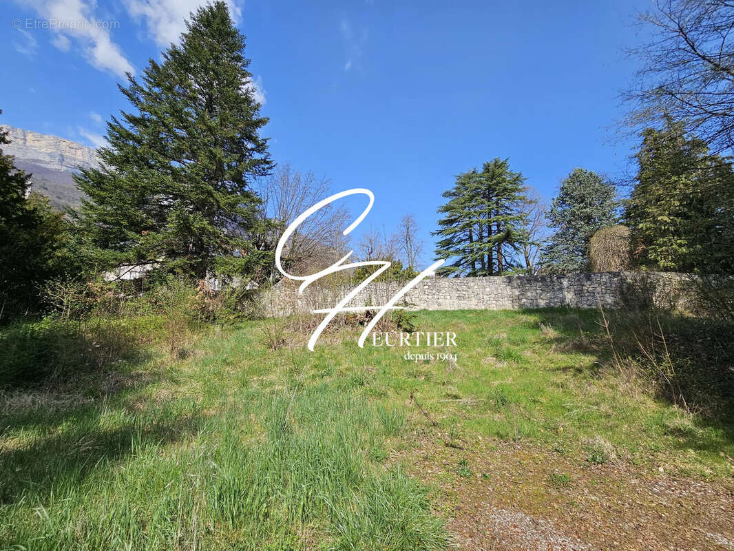 Terrain à CLAIX