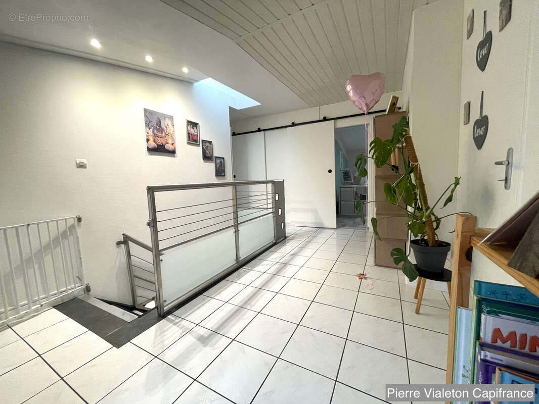 SAINT-CHAMOND- duplex familial lumineux - 103,43m2 loi Carrez (109,70m2 au sol )- 3 chambres -balcon - photo 6