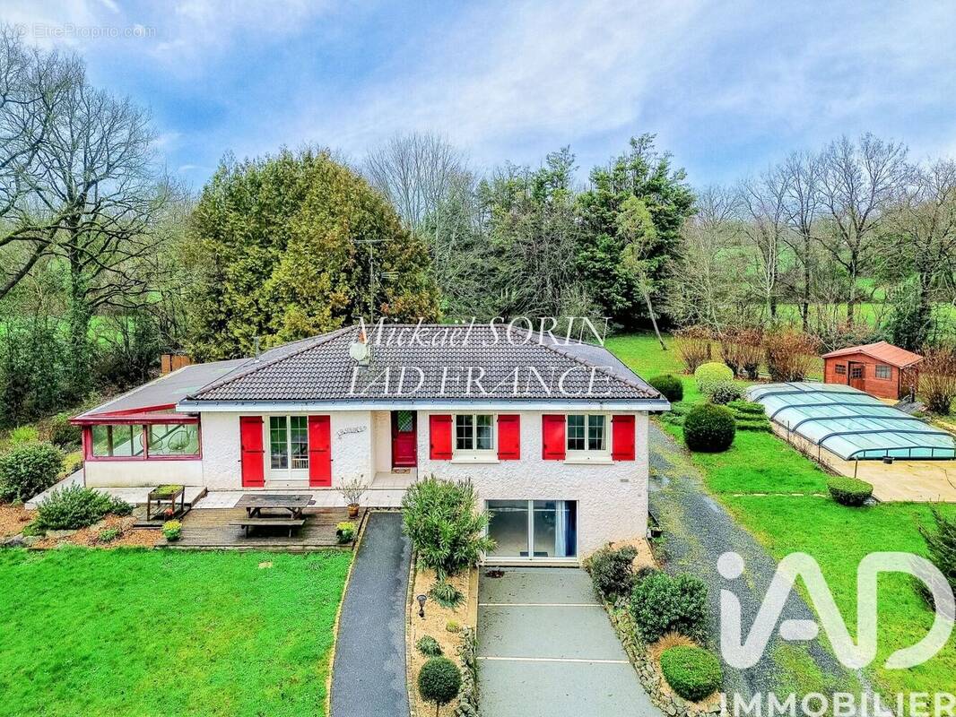 Photo 1 - Maison à LA CHAIZE-LE-VICOMTE